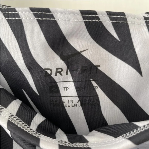 Nike One Icon Clash Animal Print 7/8 Women’s Leggings (DC5276-596) - Picture 2 of 4